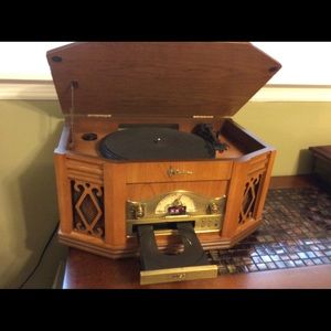 Emerson Vintage Looking Multi Record Player